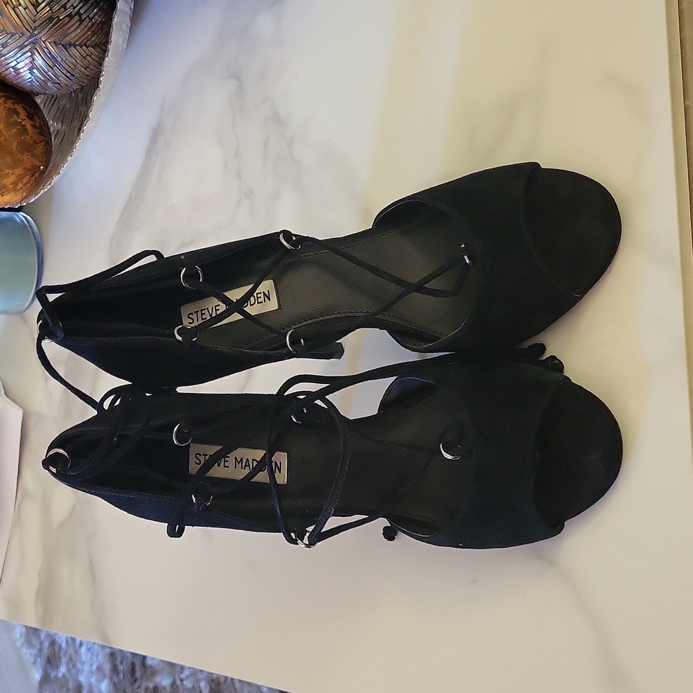 Shoes - Picture 4 of 4